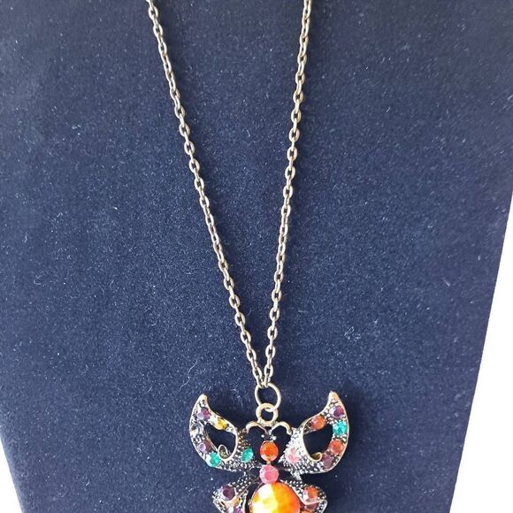 Ladies Butterfly pendant necklace Nwt - Picture 3 of 5